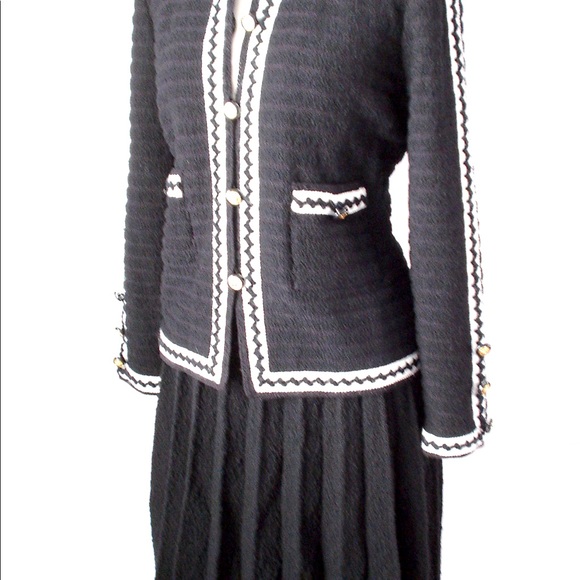 Vintage ADOLFO Black Wool Boucle Jacket+ Pleated Skirt Suit Saks Fifth Ave 36 - Picture 5 of 16